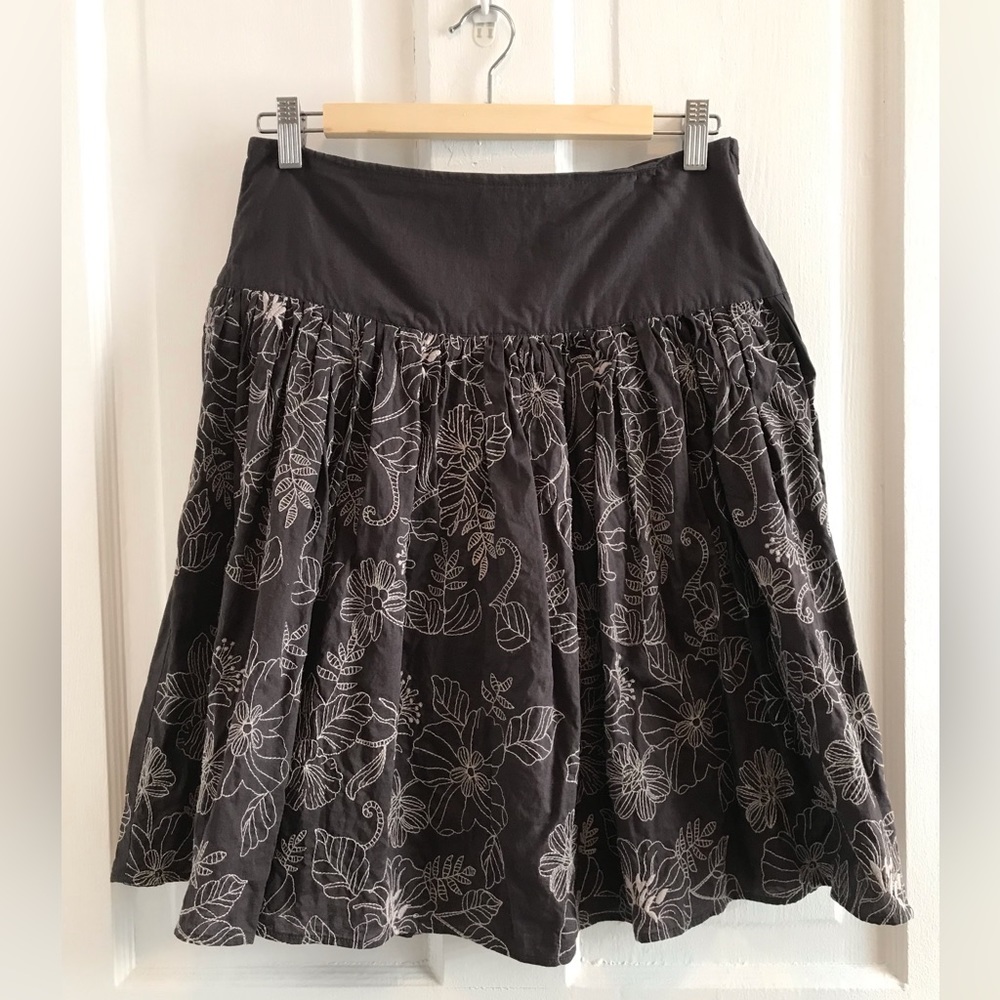 SMART SET | Grey embroidered skirt